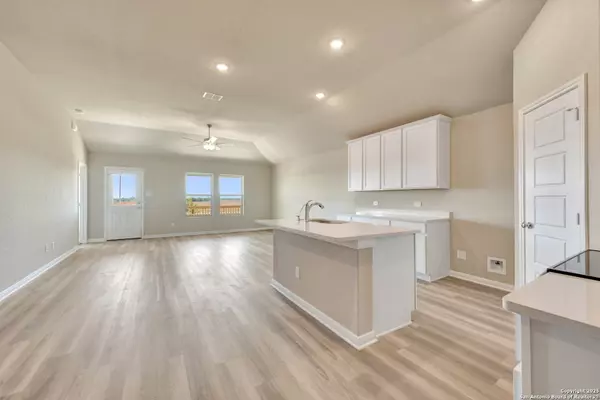 Seguin, TX 78155,1165 Limestone Ridge