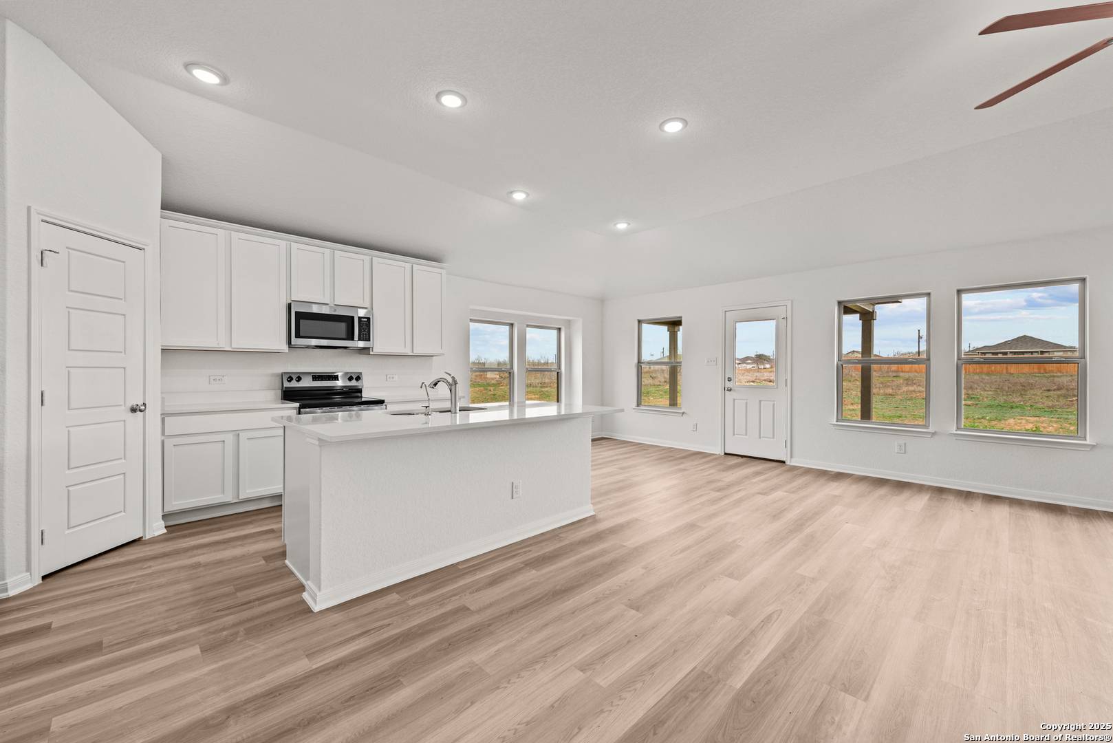 Seguin, TX 78155,1161 Limestone Ridge