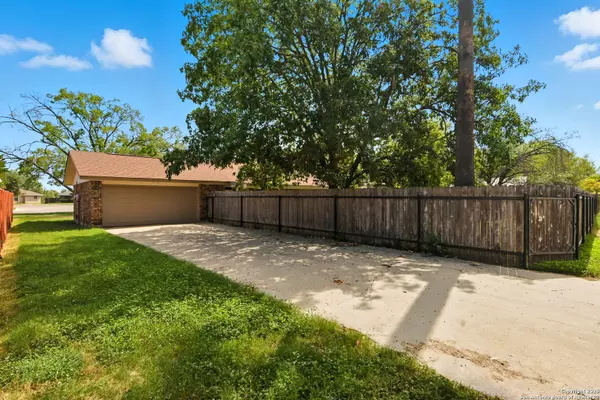 Uvalde, TX 78801-6805,125 COTTONWOOD