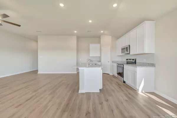 Seguin, TX 78155,1153 Limestone Ridge