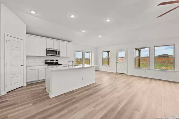 Seguin, TX 78155,1141 Limestone Ridge