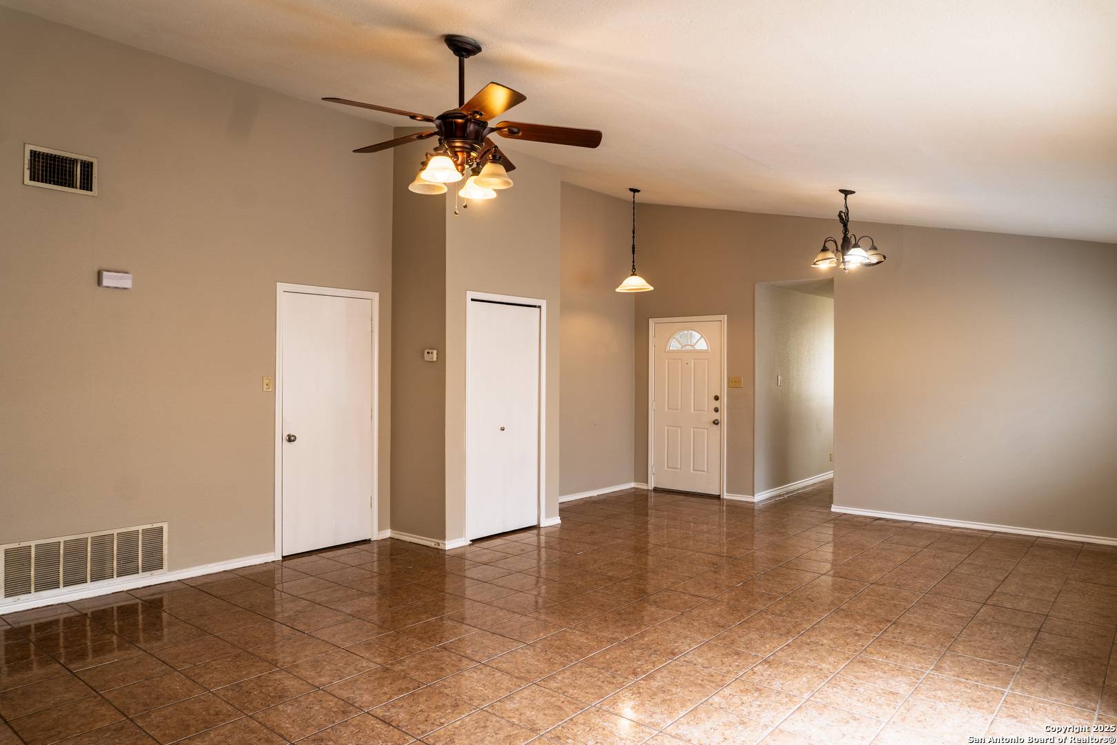 San Antonio, TX 78233,13207 Larkwalk St