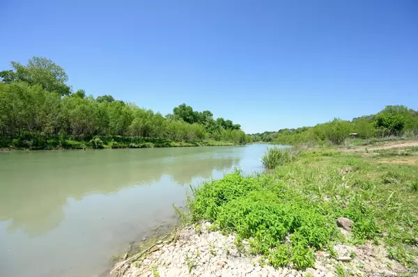 464 COUNTY ROAD 471, Gonzales, TX 78629