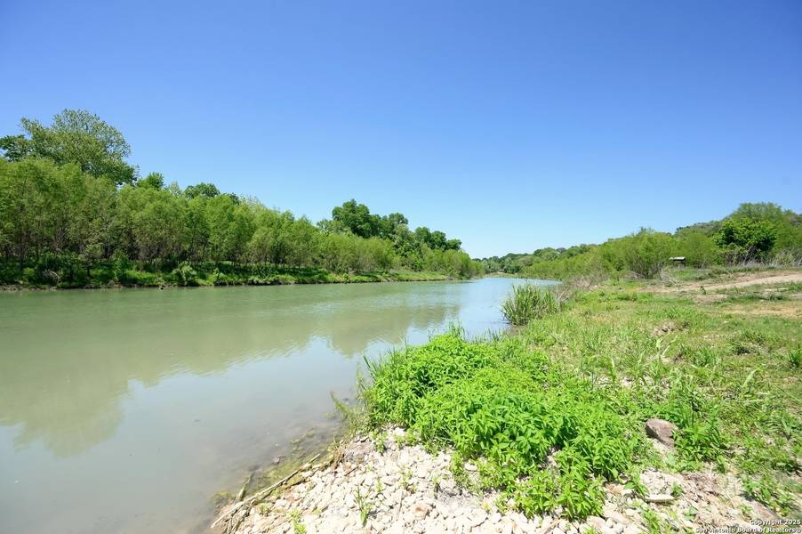 464 COUNTY ROAD 471, Gonzales, TX 78629