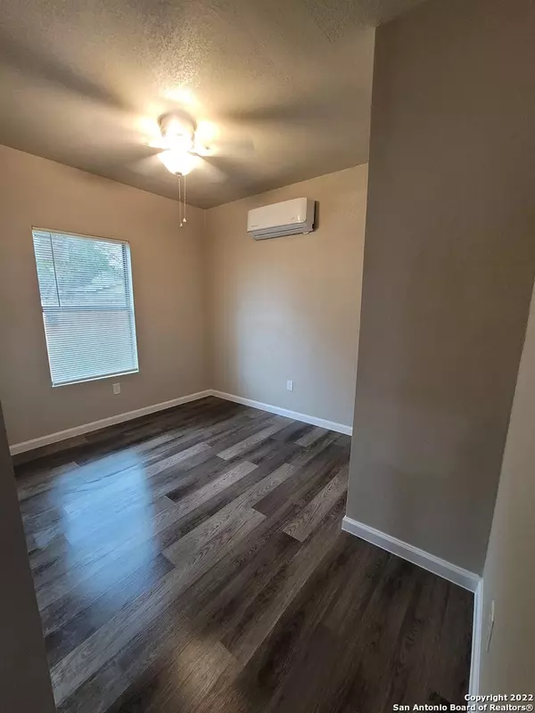 San Antonio, TX 78207,1712 Salinas St