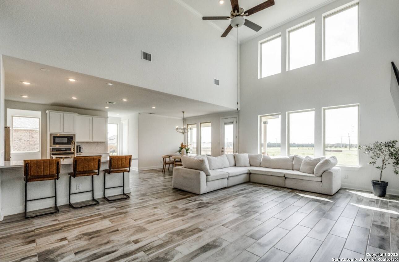 Floresville, TX 78114,109 Willow Oak