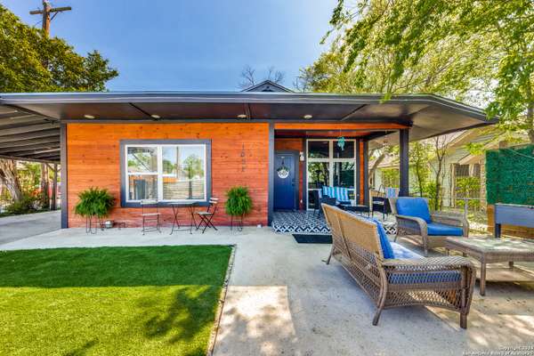 1002 LEE HALL, San Antonio, TX 78201-3018