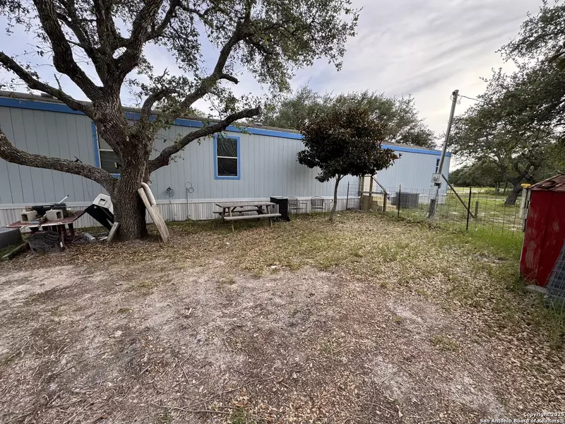 1001 Merinel Ln, Rockport, TX 78382