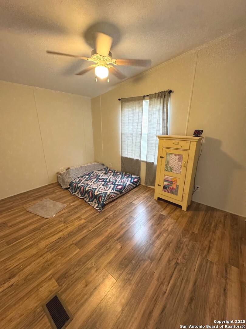Bandera, TX 78003,2491 Broad Oak