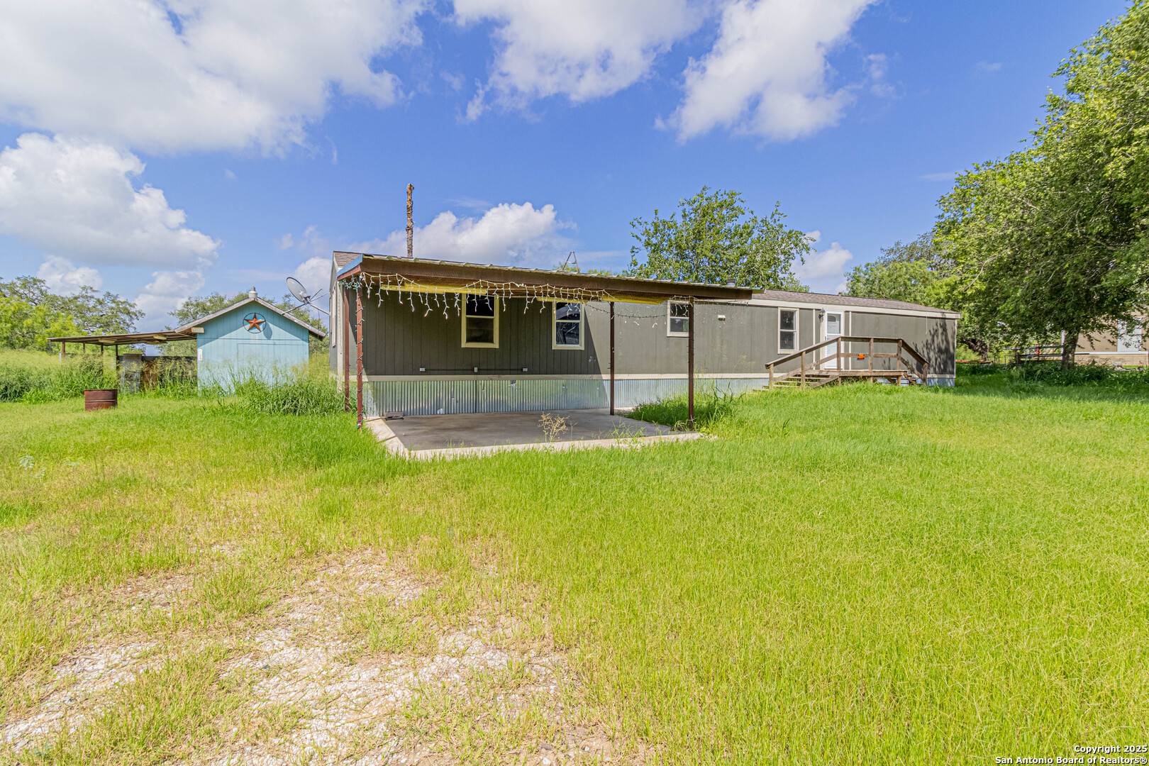 Elmendorf, TX 78112,18065 County Road 163