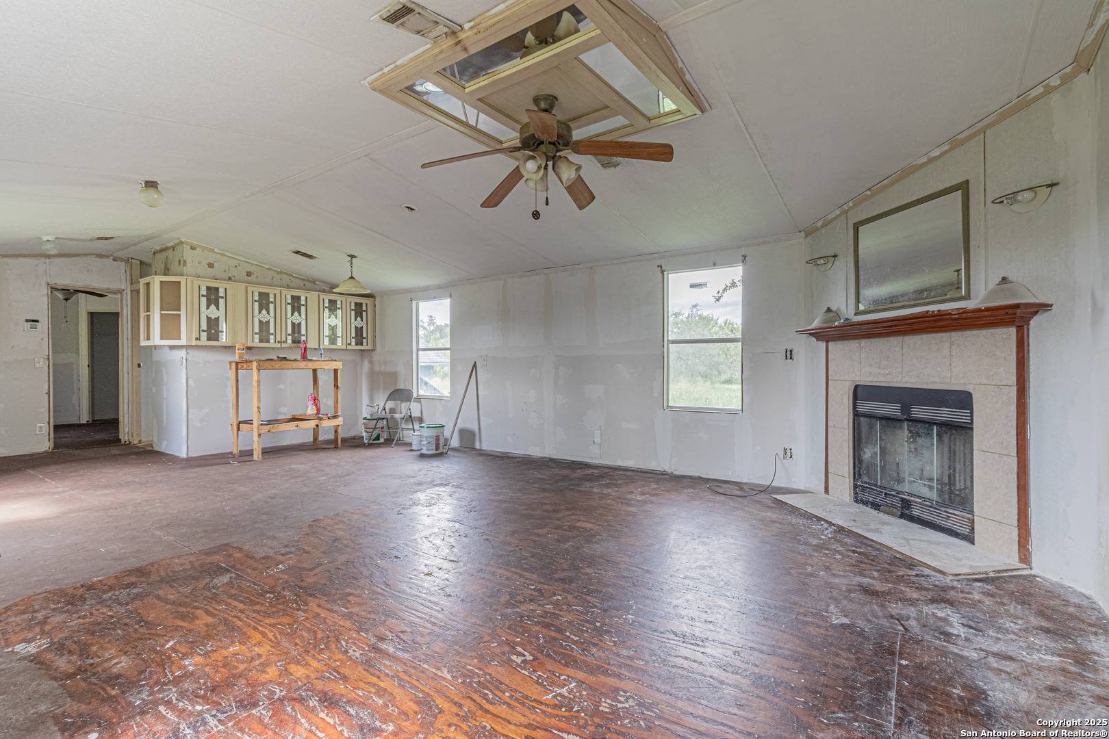 Elmendorf, TX 78112,18065 County Road 163