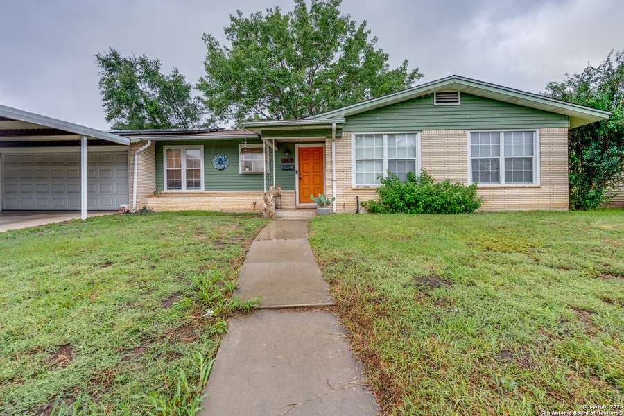 347 Pinewood Ln, San Antonio, TX 78216