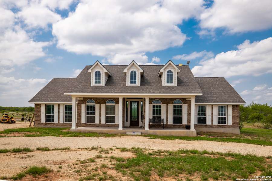 1141 County Road 337, Charlotte, TX 78011