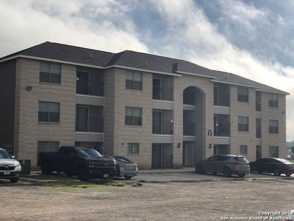 112 lone oak UNIT D204, Floresville, TX 78114