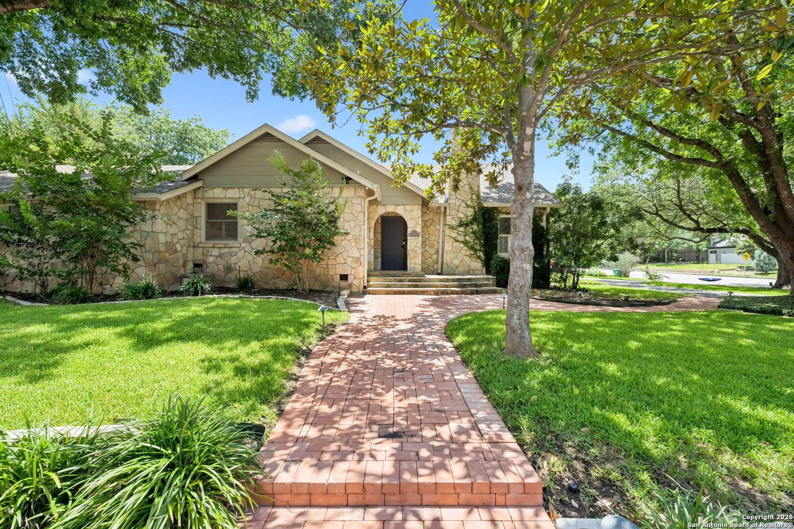 102 Nacogdoches, San Antonio, TX 78209