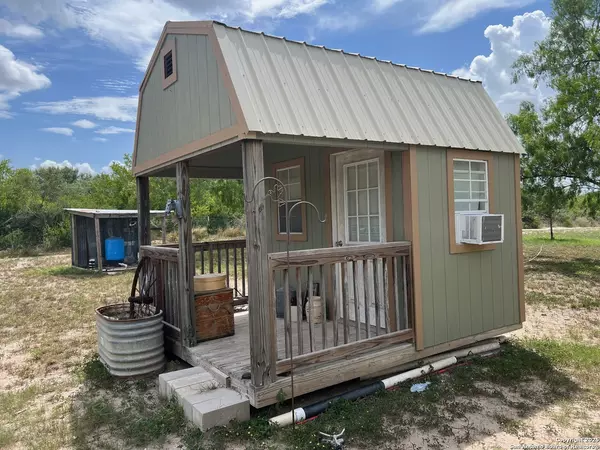 George West, TX 78022,1616 Middle Road