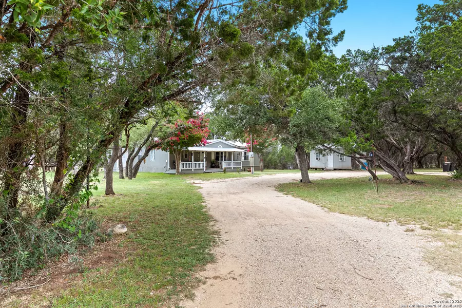 193 Mills Lane, Pipe Creek, TX 78063
