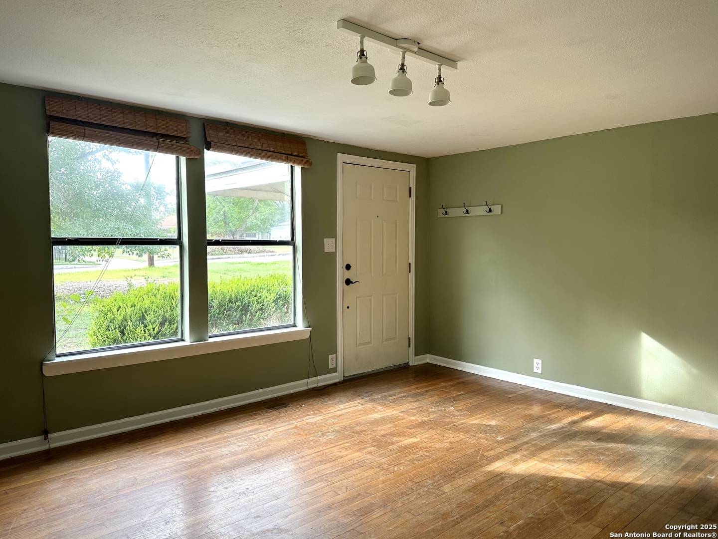 Balcones Heights, TX 78201,216 Bobbies