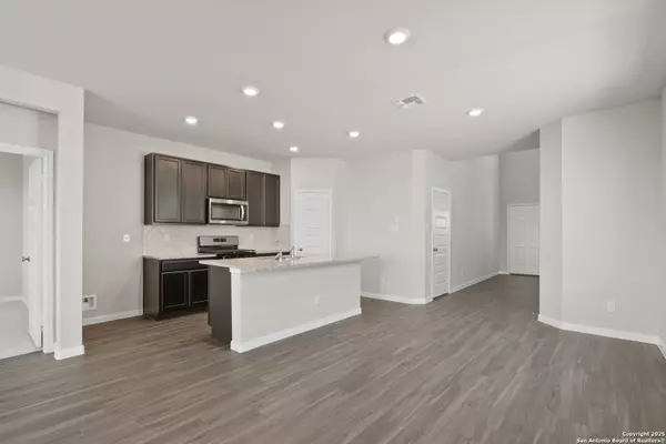 Elmendorf, TX 78112,8806 Black Oak Drive