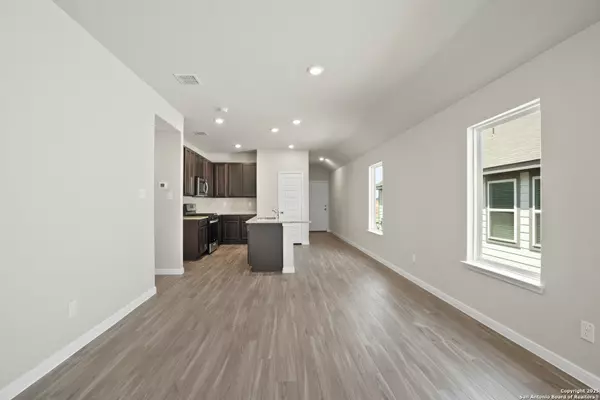 Elmendorf, TX 78112,8810 Black Oak Drive