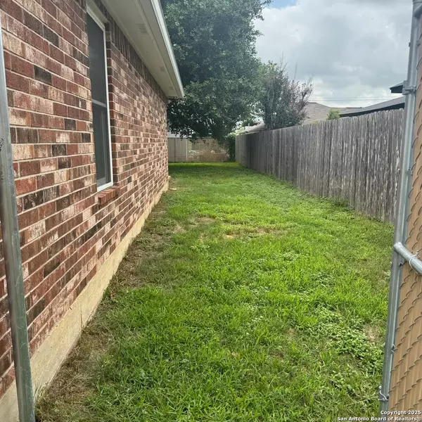 Floresville, TX 78114,103 Windcrest