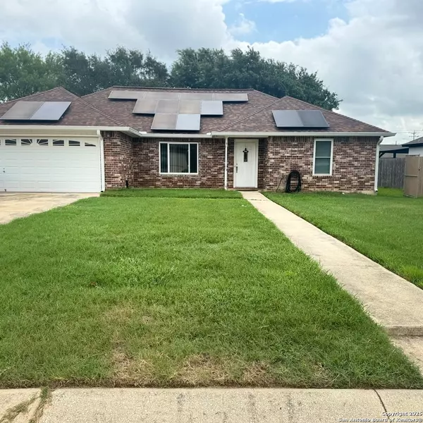 103 Windcrest, Floresville, TX 78114