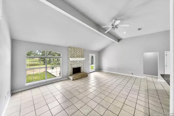 Floresville, TX 78114,411 Shannon Ridge Dr