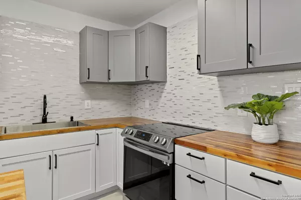7701 Wurzbach Rd UNIT 305, San Antonio, TX 78229