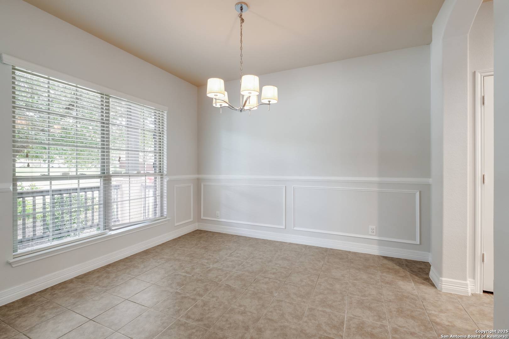 San Antonio, TX 78245,915 Oakwood Way