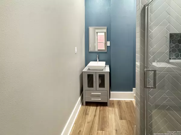 San Antonio, TX 78212,713 Euclid Ave UNIT 102