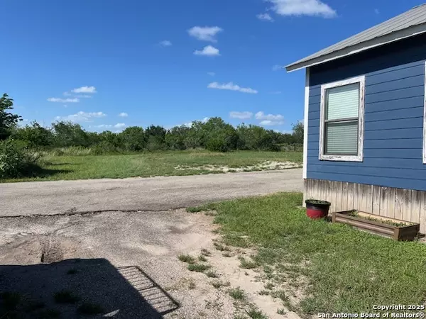 Kenedy, TX 78119,621 CR 356