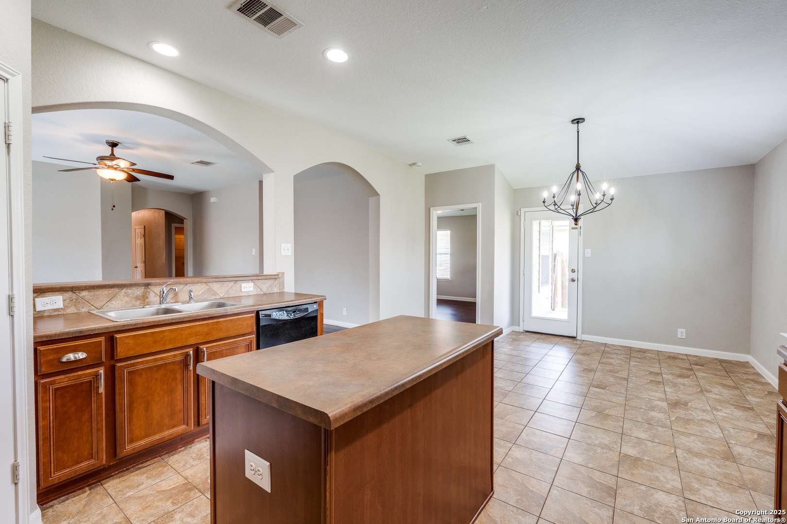 New Braunfels, TX 78130,736 Guna