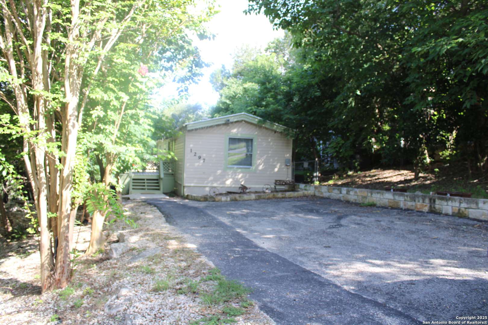 1297 Hidden Fawn, Canyon Lake, TX 78133