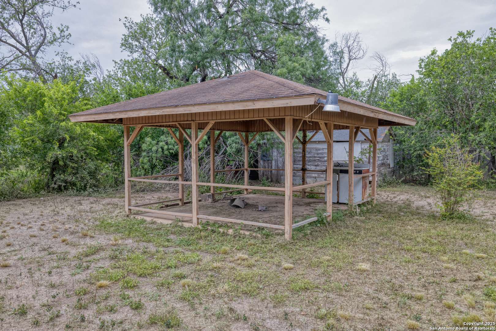 Uvalde, TX 78801,256 Shook