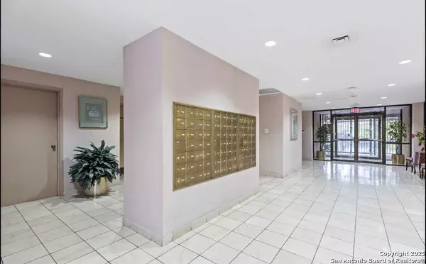 San Antonio, TX 79229,7701 WURZBACH UNIT 1205