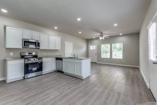 Seguin, TX 78155,228 Martindale St