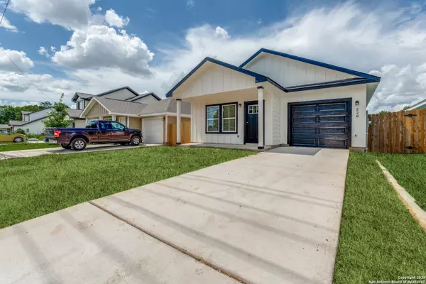 Seguin, TX 78155,228 Martindale St