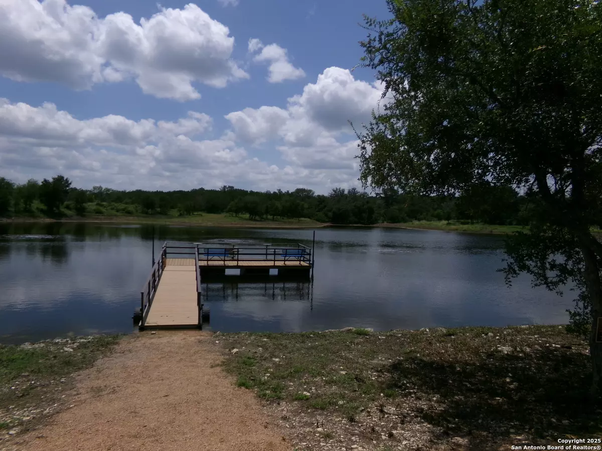 Hondo, TX 78861,1881 Grand Oaks