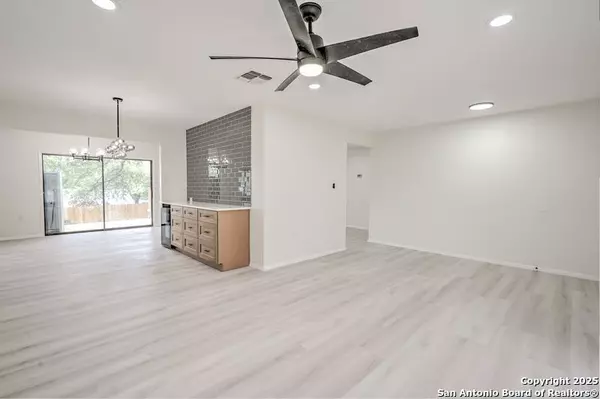 San Antonio, TX 78233,5831 Freemans Farm