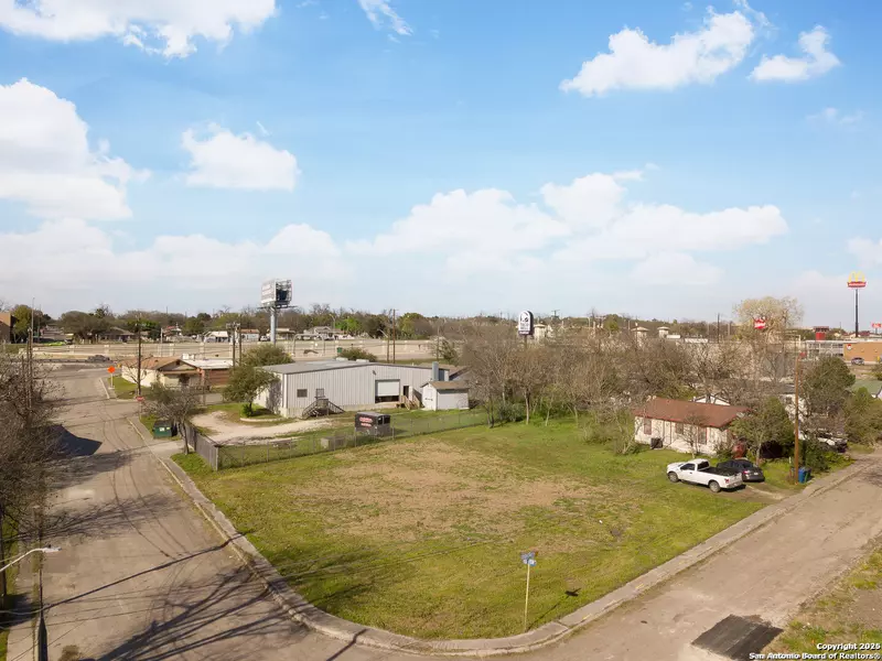 2539 Dignowity, San Antonio, TX 78208