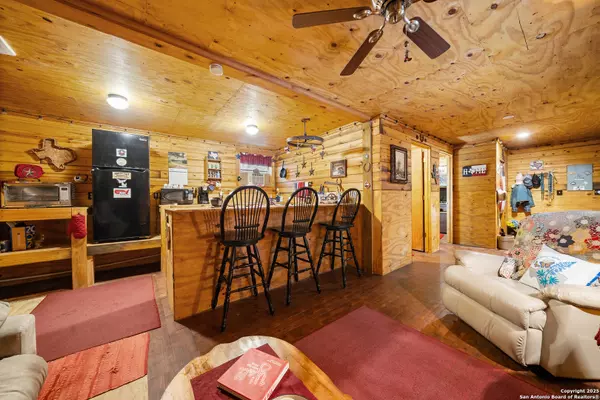 496 Cedarhill Dr., Bandera, TX 78003