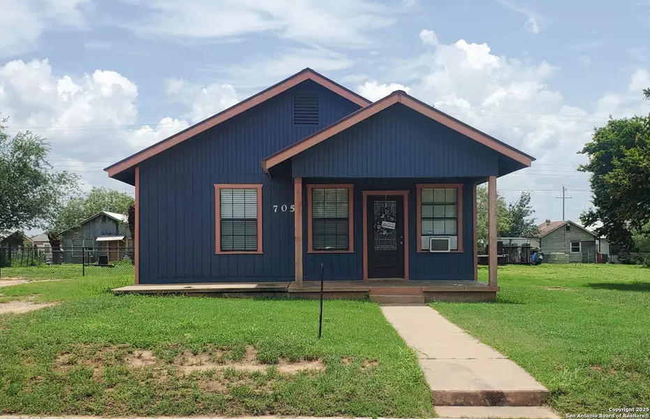 705 Carrizo, Cotulla, TX 78014