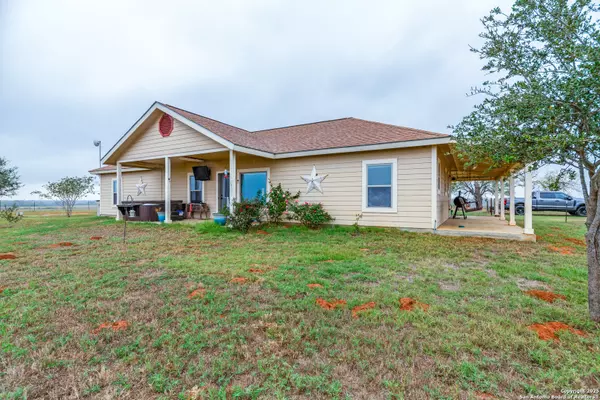 2217 County Road 412, Stockdale, TX 78160