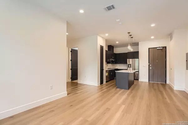 San Antonio, TX 78249,10899 Hausman UNIT 201