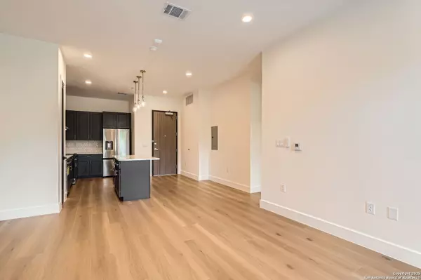 San Antonio, TX 78249,10899 Hausman UNIT 201