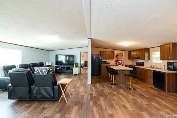 Floresville, TX 78114,934 7th