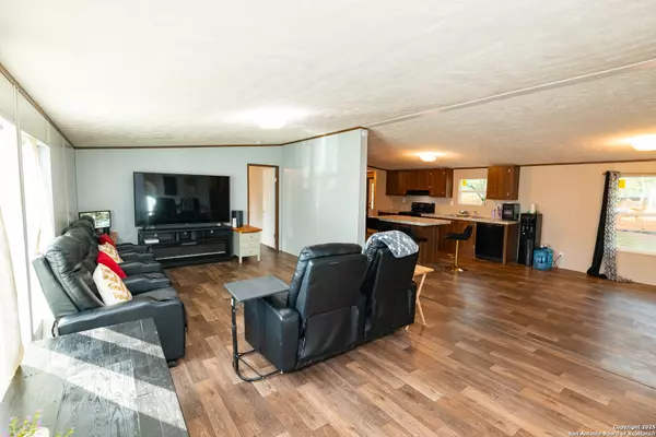 Floresville, TX 78114,934 7th