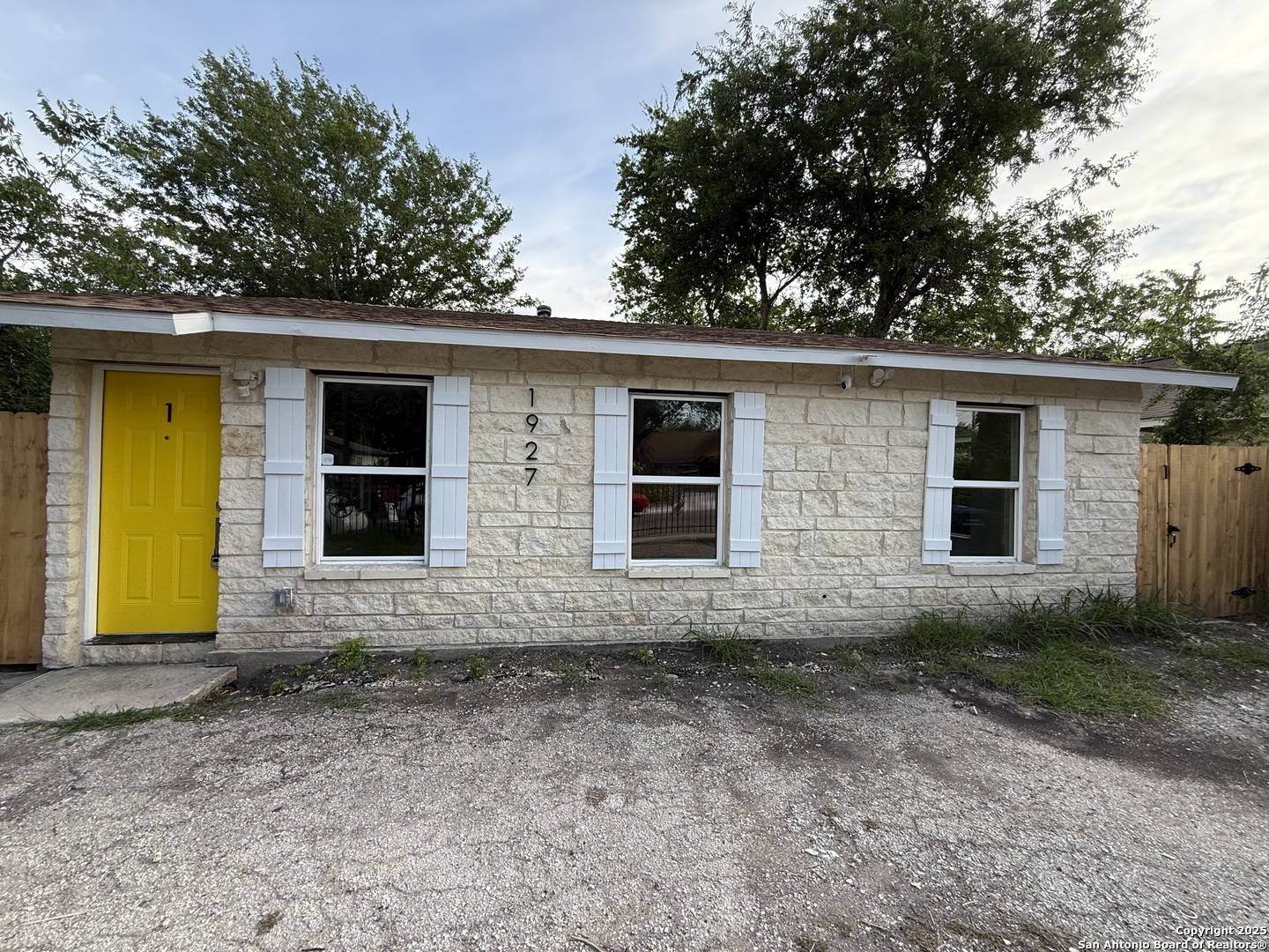 1927 mayfield UNIT 2, San Antonio, TX 78211