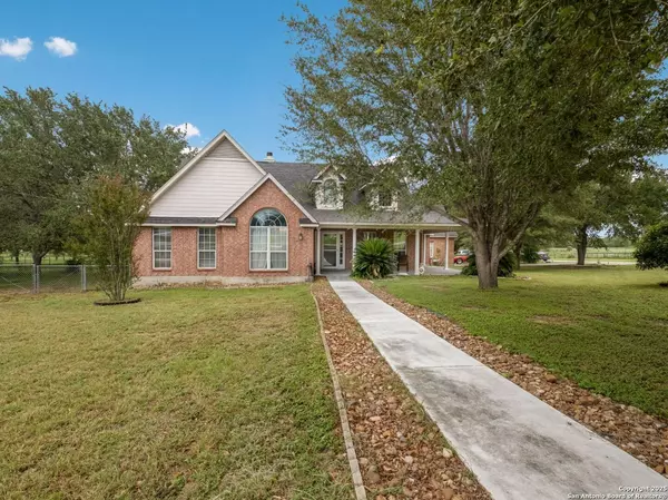 La Vernia, TX 78121,233 Garden Bend