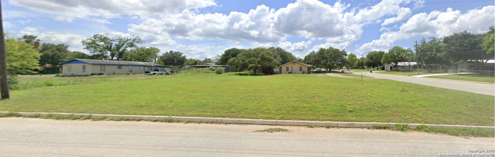 Pearsall, TX 78061,E 90 OF 2 E San Marcos